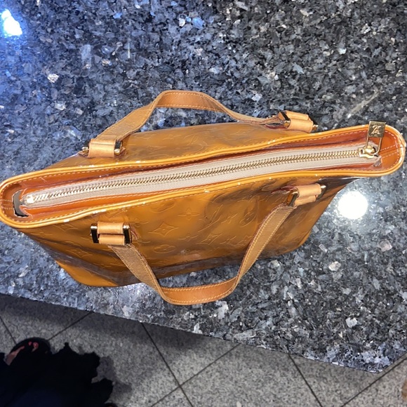 Louis Vuitton Houston Vernis LV monogram embossed beige patent leather tote bag - Picture 6 of 12